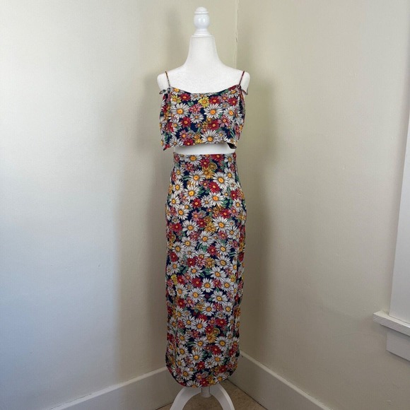 Reformation Dresses & Skirts - Reformation Ace Two Piece Top Skirt 2 XS Floral Midi Cropped Daisy Retro Groovy